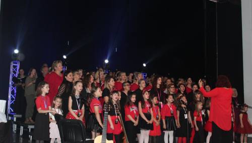 Koncertom 'U zagrljaju' Konjic se sjetio Jovana Divjaka i obilježio Dan grada