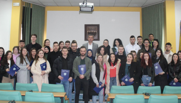 Konjic: Svi studenti i srednjoškolci koji ispunjavaju uslove dobili stipendije