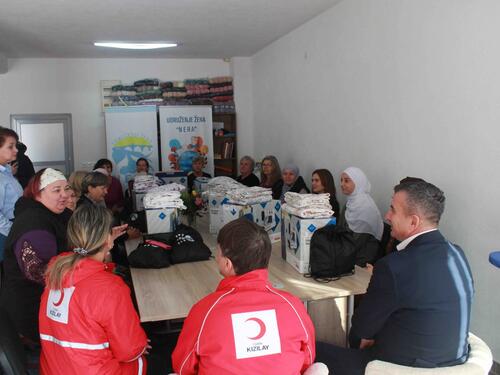 Konjic: Završena škola šivenja, 15 žena dobilo certifikate i šivaće mašine