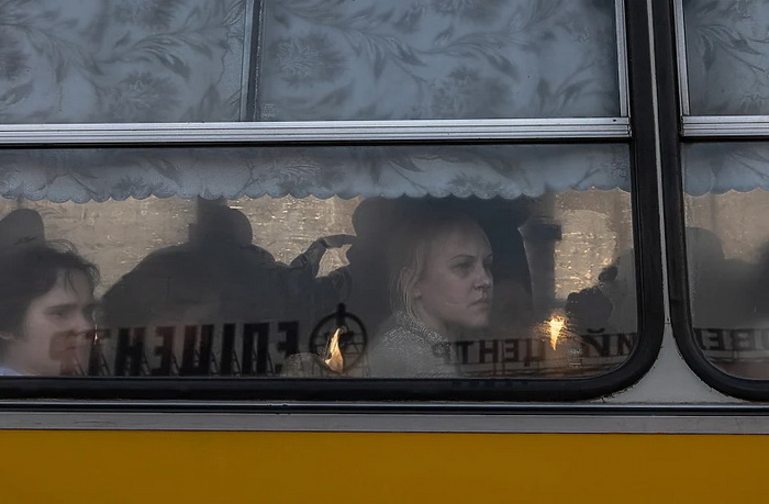 Konvoj od 45 autobusa na putu za opkoljeni Mariupolj