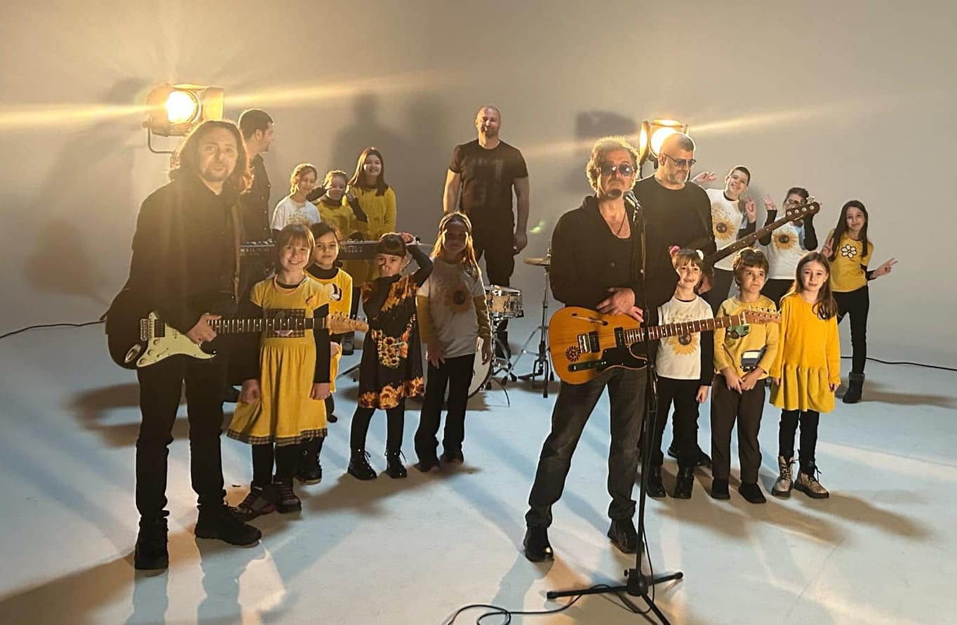 Konvoj poklanja singl na 1. mart: "Čista i ponosna jednom ćeš blistati"