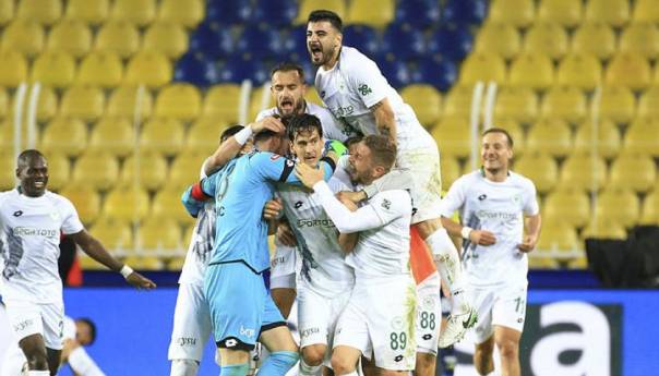 Konyaspor šokirao Fenerbahce usred Istanbula
