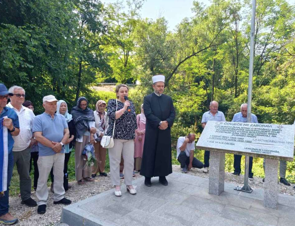 Kopali vlastite grobnice prije egzekucije: Obilježena godišnjica zločina nad Bošnjacima
