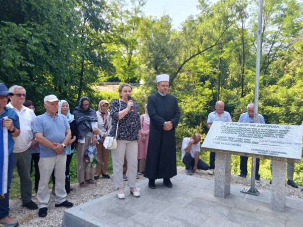Kopali vlastite grobnice prije egzekucije: Obilježena godišnjica zločina nad Bošnjacima