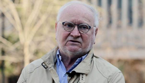 Korać: Vučić ne podnosi nikog sem laskavaca oko sebe