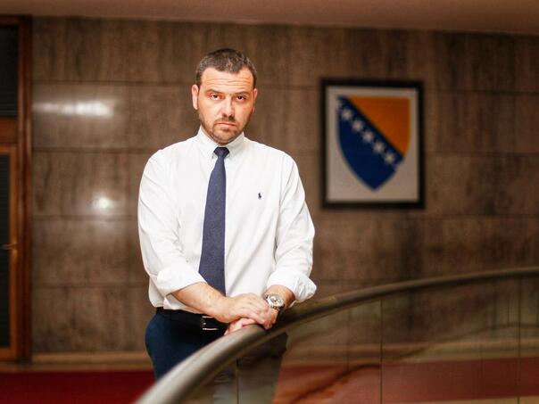 Korak po korak do cilja, da ljude kojima je potrebno liječe ljekari, a ne dileri