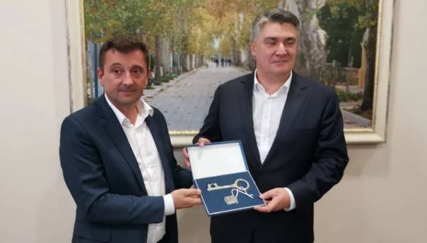 Kordić bez znanja Gradskog vijeća dodijelio ključ Grada Milanoviću!?