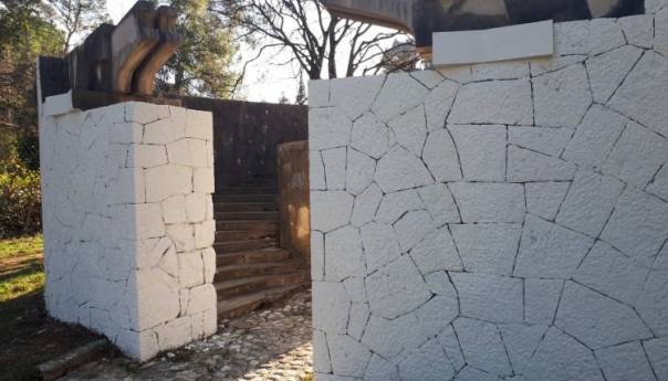 Kordić reagovao, očišćeni grafiti s Partizanskog groblja