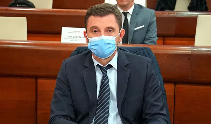 Kordić sa građanima koji se protive gradnji na Bijelom brijegu