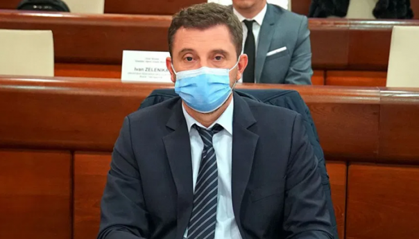 Kordić sa građanima koji se protive gradnji na Bijelom brijegu