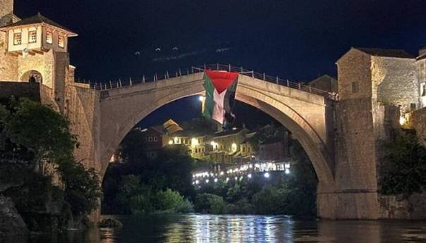 Kordić zabranio osvjetljavanje, Mostarci okačili zastavu Palestine