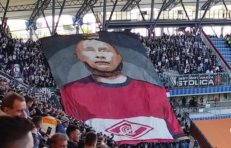 Koreografija poljskih navijača: Objesili Vladmira Putina