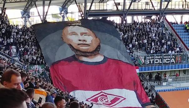 Koreografija poljskih navijača: Objesili Vladmira Putina