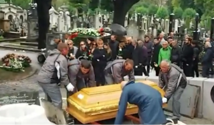 Kornelije Kovač sahranjen u Beogradu uz Čolinu pjesmu