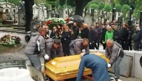 Kornelije Kovač sahranjen u Beogradu uz Čolinu pjesmu