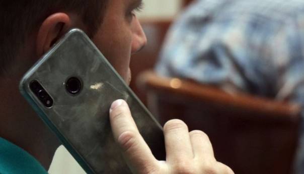 Koronavirus može preživjeti na površini mobitela i bankovnih kartica 28 dana