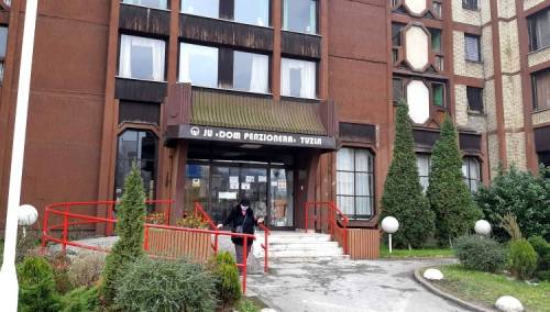 Koronavirusom zaraženo 23 štićenika Doma penzionera u Tuzli