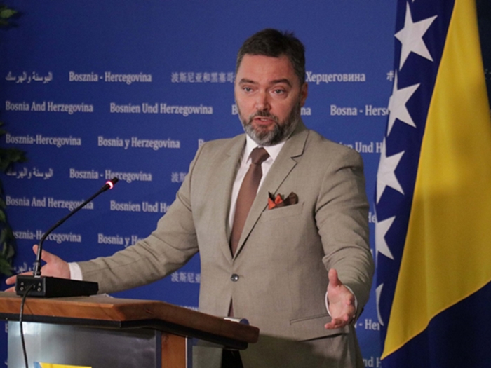 Košarac bio u OSA-i: Netačno da Dodik planira bijeg, Helez da mu se izvini