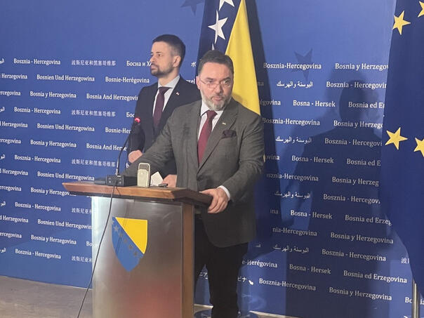 Košarac: Himna im je 'Sve je laž'