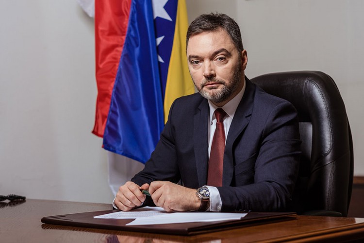 Košarac: S kojim pravom Schmidt plaši javnost novim konfliktima?