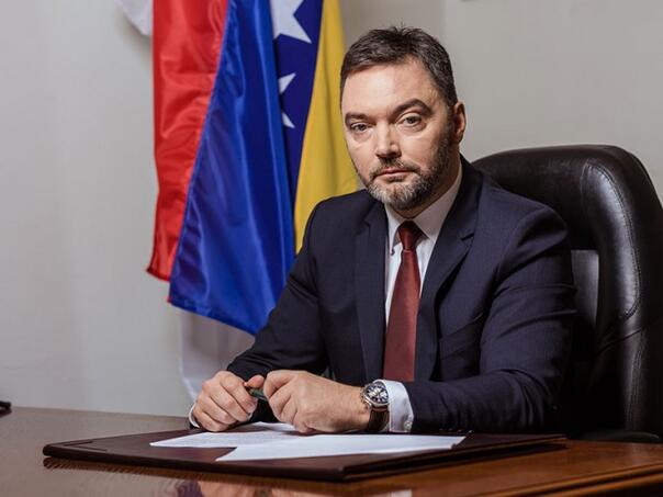 Košarac: S kojim pravom Schmidt plaši javnost novim konfliktima?