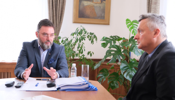 Košarac s ministrima o produženju zabrane izvoza proizvoda od drveta