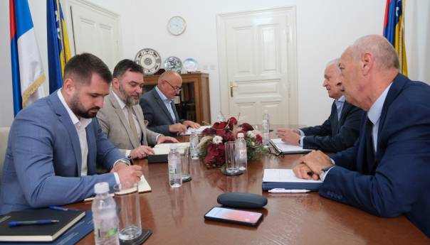 Košarac sa predstavnicima komorskog sistema: Podrška inicijativi o zabrani izvoza oblovine