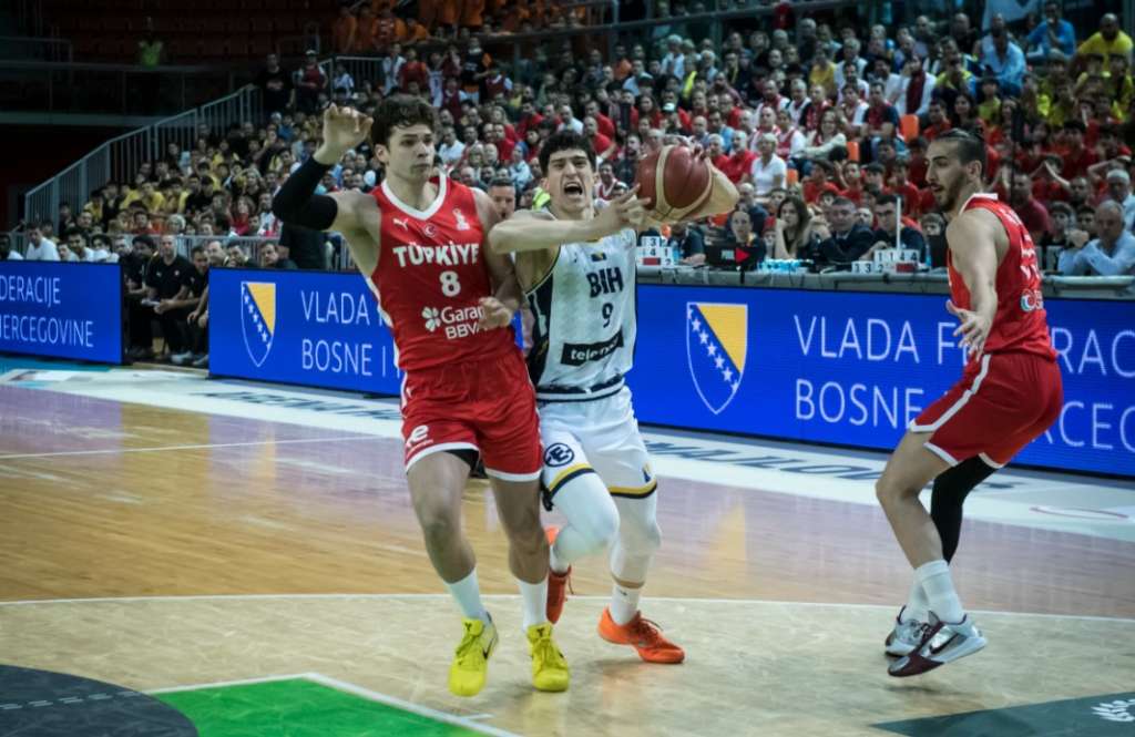 Košarkaši BiH otputovali za Beograd, sutra igraju protiv Srbije