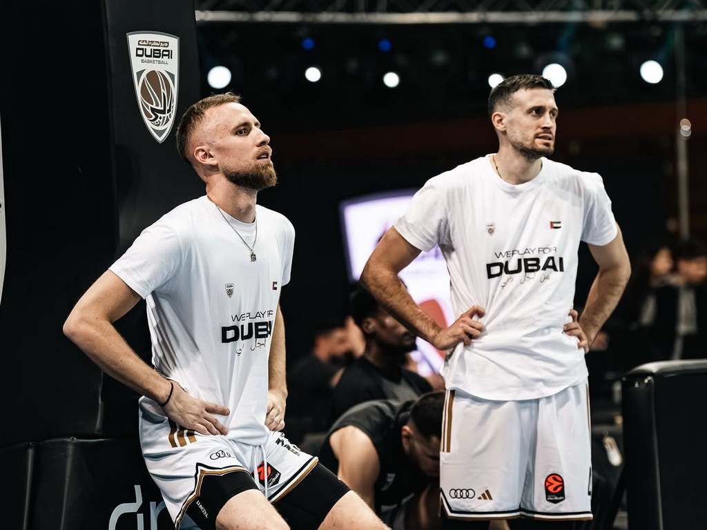 Košarkaši Dubaija u Zetri na zagrijavanje izašli u posebnim majicama