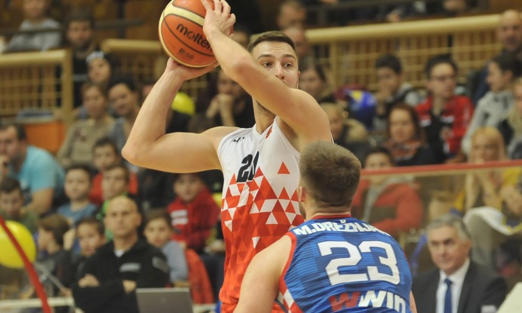 Košarkaši OKK Slobode u derbiju ubjedljivo bolji od Širokog