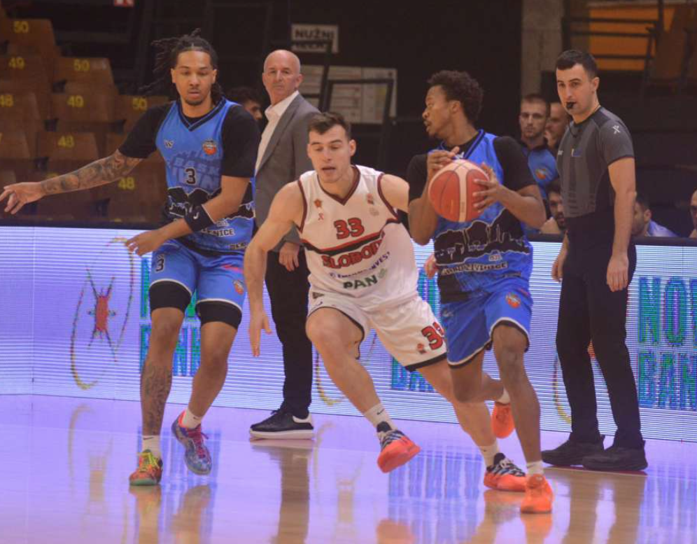 Košarkaši Slobode nadigrali Basket iz Živinica