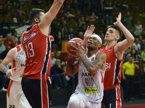 Košarkaši Slobode spremni za derbi sa Bosnom