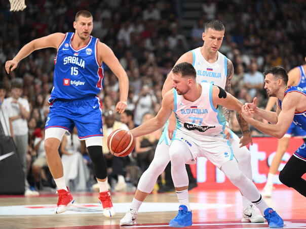 Košarkaši Srbije ubjedljivo pobijedili Sloveniju, Dodik izviždan