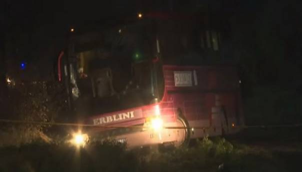 Kosovo: Maskirane osobe napale autobus, tri osobe ubijene
