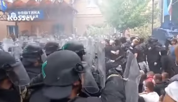 Kosovo: Sukob Srba i KFOR-a, suzavci i šok bombe