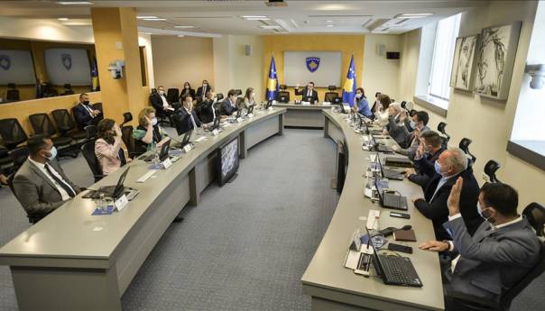 Kosovo uvodi policijski sat, odlaže se školska godina
