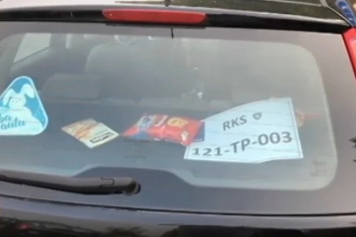 Kosovska policija na granici sa Srbijom zbog registarskih tablica