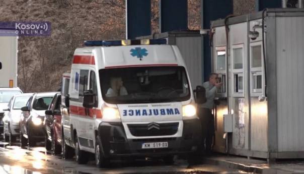 Kosovska policija na Jarinju ipak pustila sanitetsko vozilo s pacijenticom