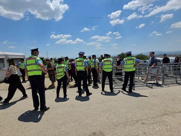 Kosovska policija privela više osoba poslije parastosa na Gazimestanu