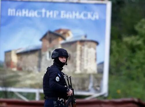 Kosovski zvaničnici: Srbijanske grupe treniraju za napad na Kosovo