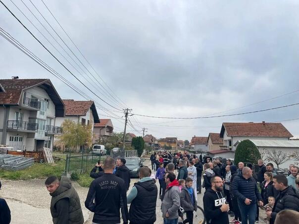 Kragujevčani protiv stranih radnika: Zvižduci, galama i uzvici "Majmuni"