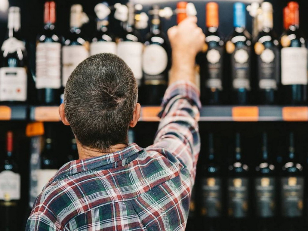 Kraj noćne kupovine alkohola u Makarskoj: Grad uveo zabranu od 21 do 6 sati