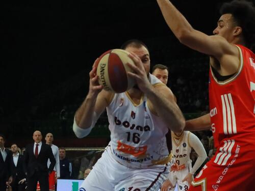 Kraj poluvremena u Zetri: Zvezda ubjedljivo vodi