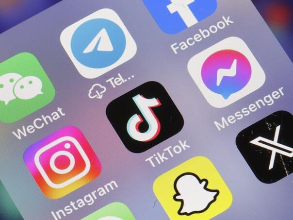 Kraj za djecu na društvenim mrežama u Australiji: Zakon usvojen, kazne do 33 miliona dolara