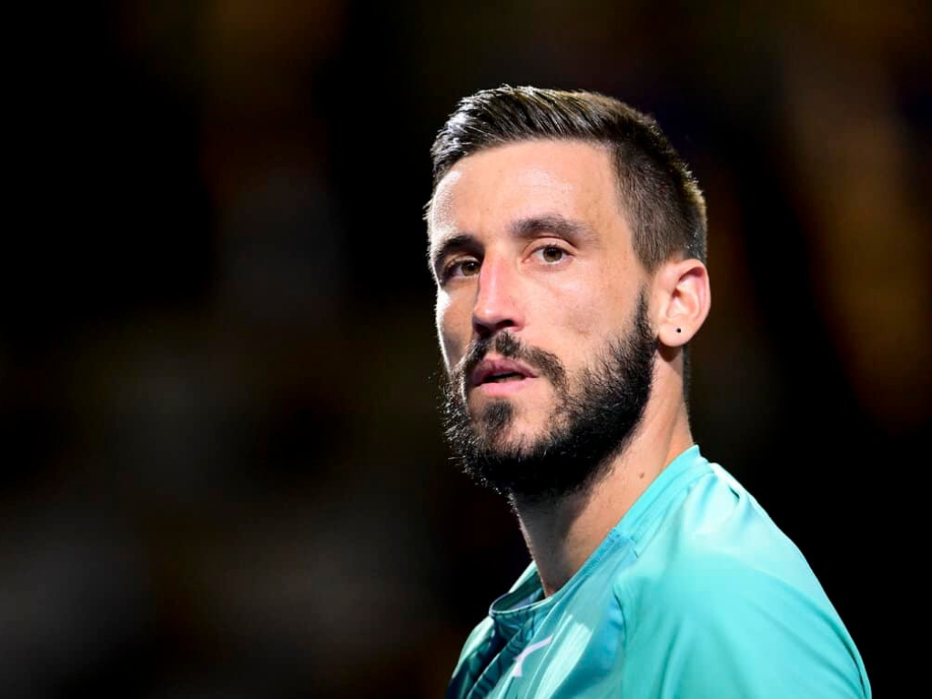 Kraj za Džumhura na Wimbledonu, Mahač slavio u tri seta