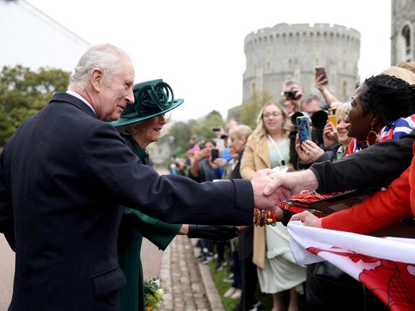 Kralj Charles pozdravio uskršnje mnoštvo na prvom javnom događaju od postavljanja dijagnoze