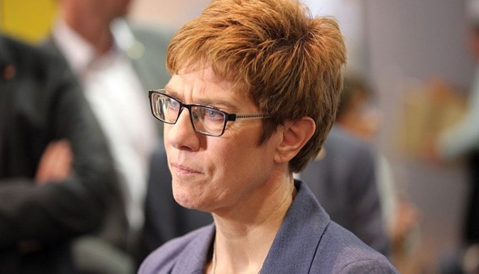 Kramp-Karrenbauer: Da Velika Britanija ostane u grupi 'E3'