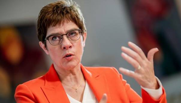 Kramp-Karrenbauer predložit će nasljednika na čelu CDU 24. februara