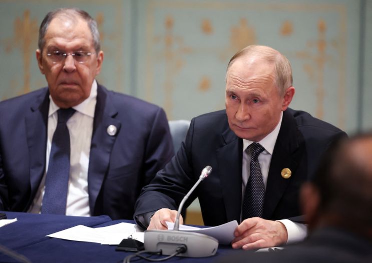 Kremlj tvrdi da Lavrov nije u nemilosti Putina