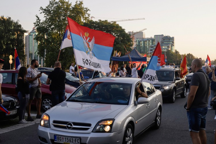 Krenula auto-litija iz Beograda do granice Crne Gore